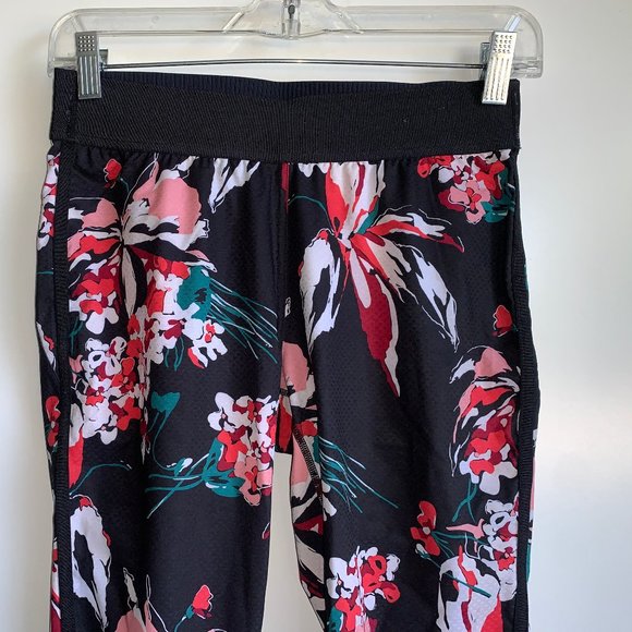 ATHLETA Derek Lam IOC Lily Chelsea Black Floral Crop Legging Size Small - Picture 3 of 7